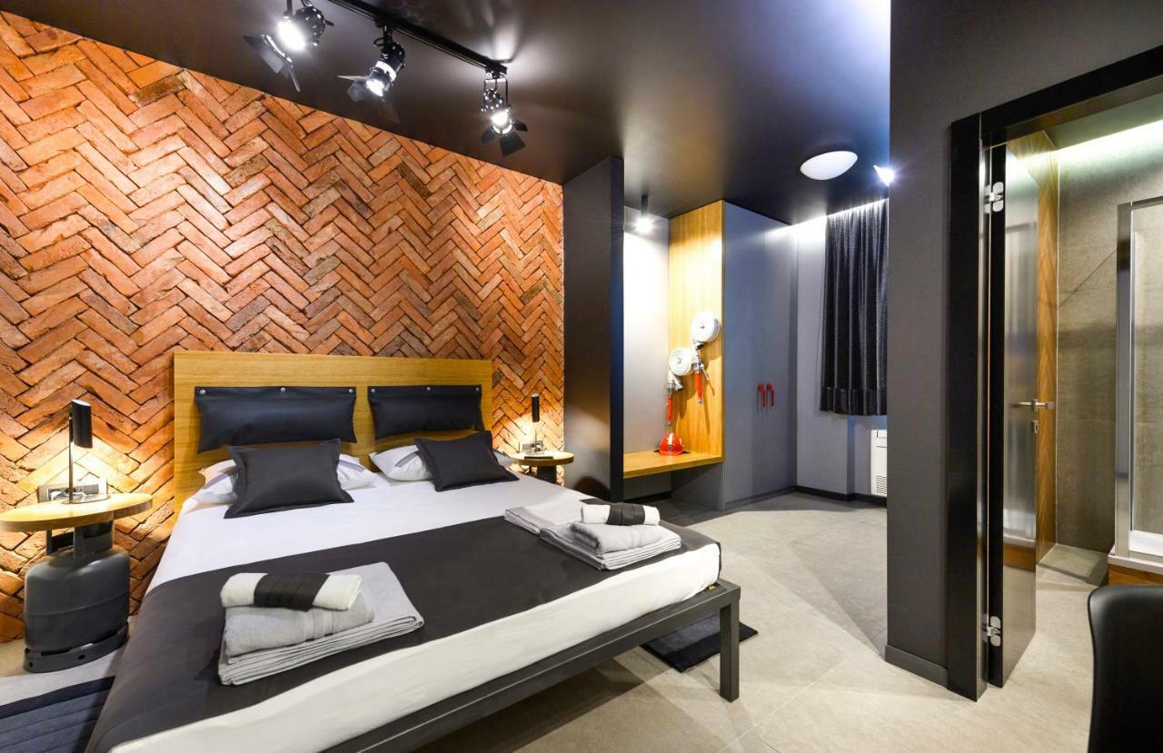 Split Industrial Design Rooms Bagian luar foto